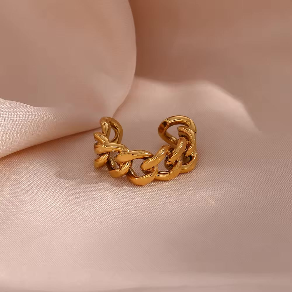 Geometric Prestige Ring